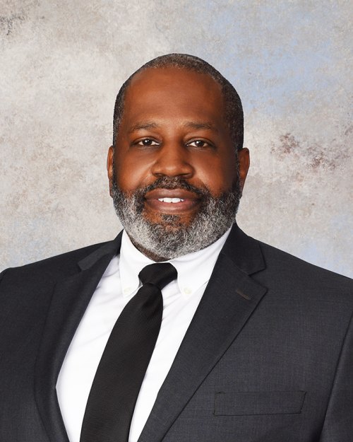 Tachi Palace Casino Resort hires Walter Gunn as facility's safety and security director.